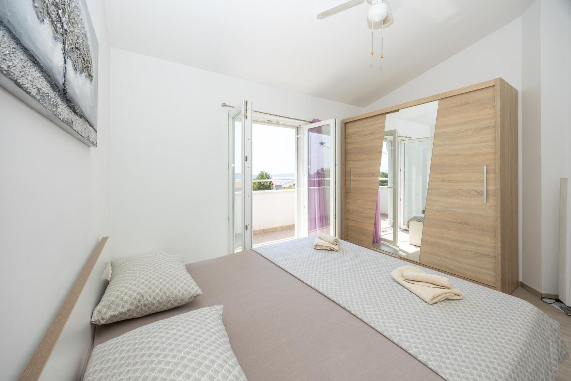 Casa Felice Apartments-Holiday Home Каштела Экстерьер фото