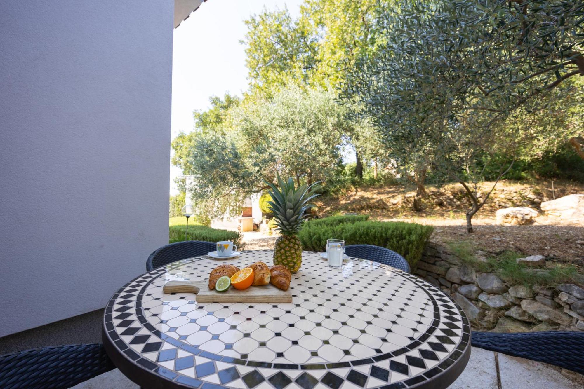 Casa Felice Apartments-Holiday Home Каштела Экстерьер фото