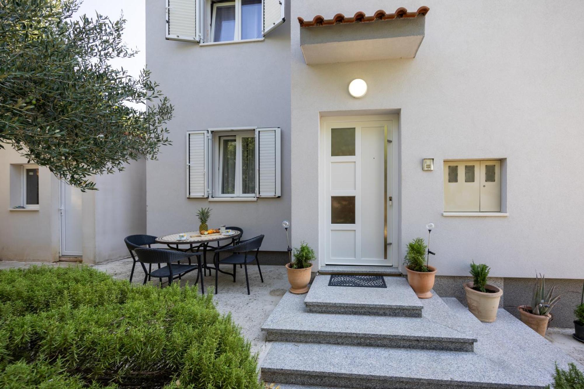 Casa Felice Apartments-Holiday Home Каштела Экстерьер фото