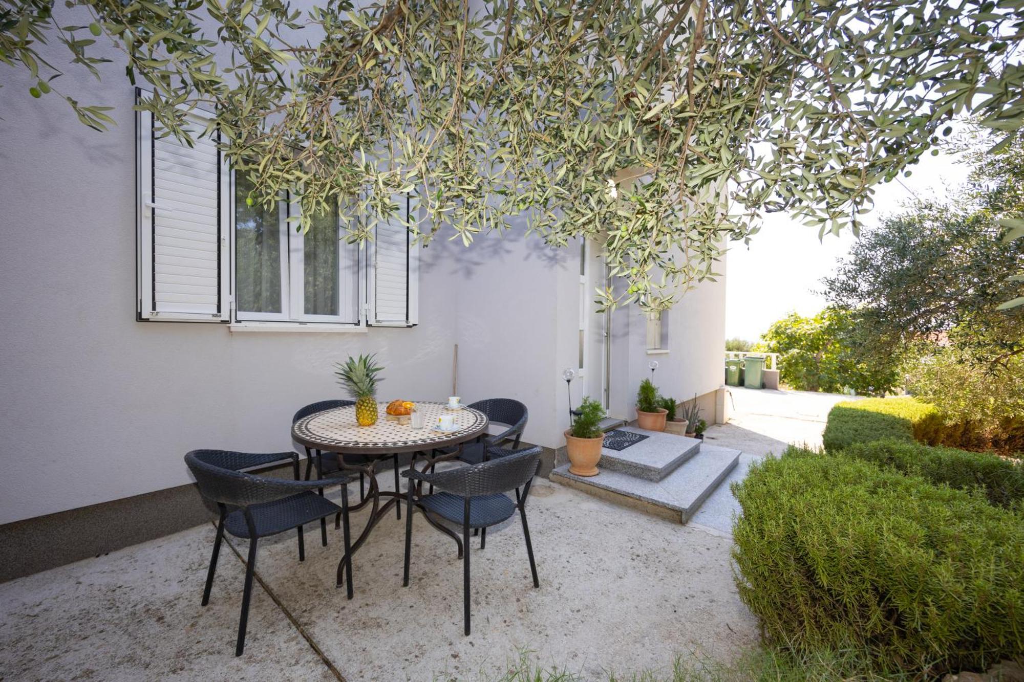 Casa Felice Apartments-Holiday Home Каштела Экстерьер фото